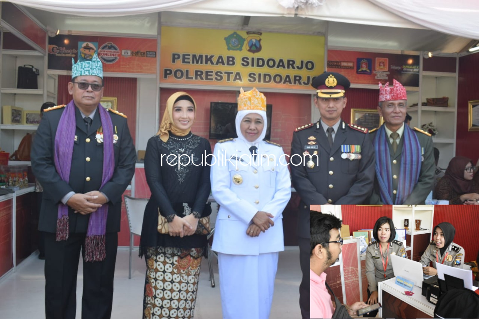 DIPAMERKAN - Forkopimda Jatim mengunjungi stan Inovasi Pelayanan Publik Polresta Sidoarjo di Makodam V Brawijaya, Rabu (10/07/2019).