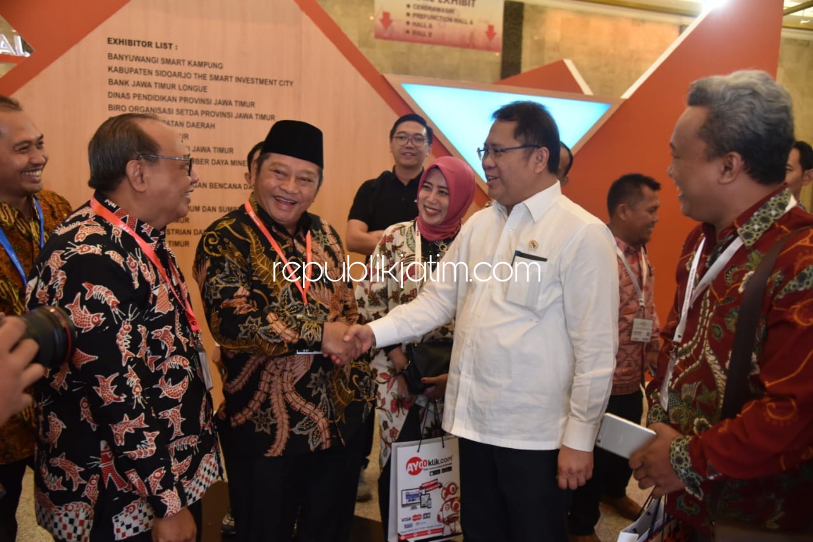 APRESIASI - Menteri Kominfo RI, Rudiantara mengapresiasi program Sidoarjo Smart Investment City dalam Indonesia International Smart City Expo dan Forum 2019 di Jakarta, Rabu (17/07/2019).