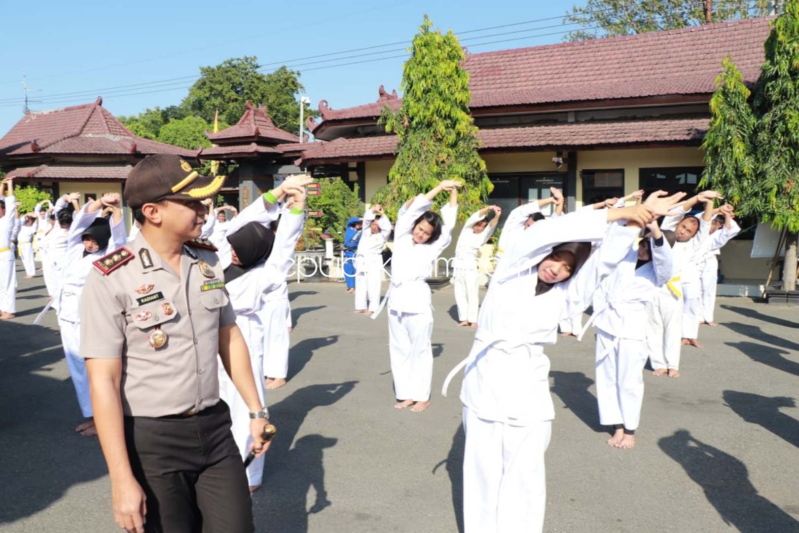 SIDAK - Kapolres Ponorogo, AKBP Radiant menggelar sidak anggotanya yang berlatih bela diri, Selasa (16/07/2019).