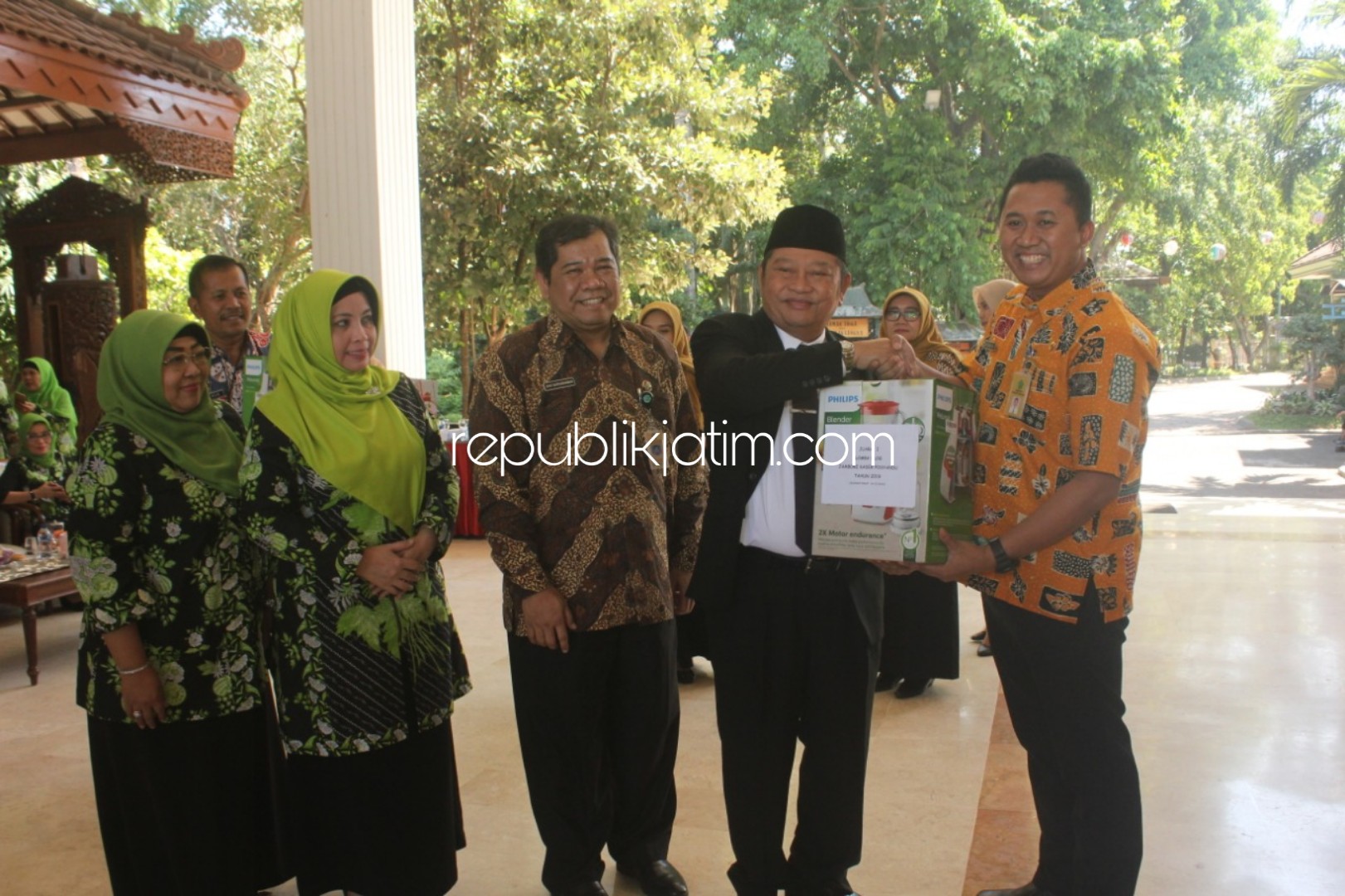 KINERJA - Bupati Sidoarjo, Saiful Ilah memberikan motivasi agar posyandu di Sidoarjo meningkatkan kinerja untuk pelayanan guna menurunkan stunting di Pendopo Delta Wibawa, Selasa (16/07/2019).