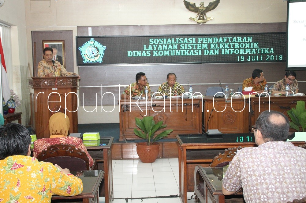 SOSIALISASI - Dinas Kominfo Pemkab Sidoarjo sosialisasi ke seluruh OPD soal pelayanan publik berbasis elektronik yang harus didaftarkan aplikasinya ke Kementerian Komunikasi dan Informatika RI, Kamis (19/07/2018).