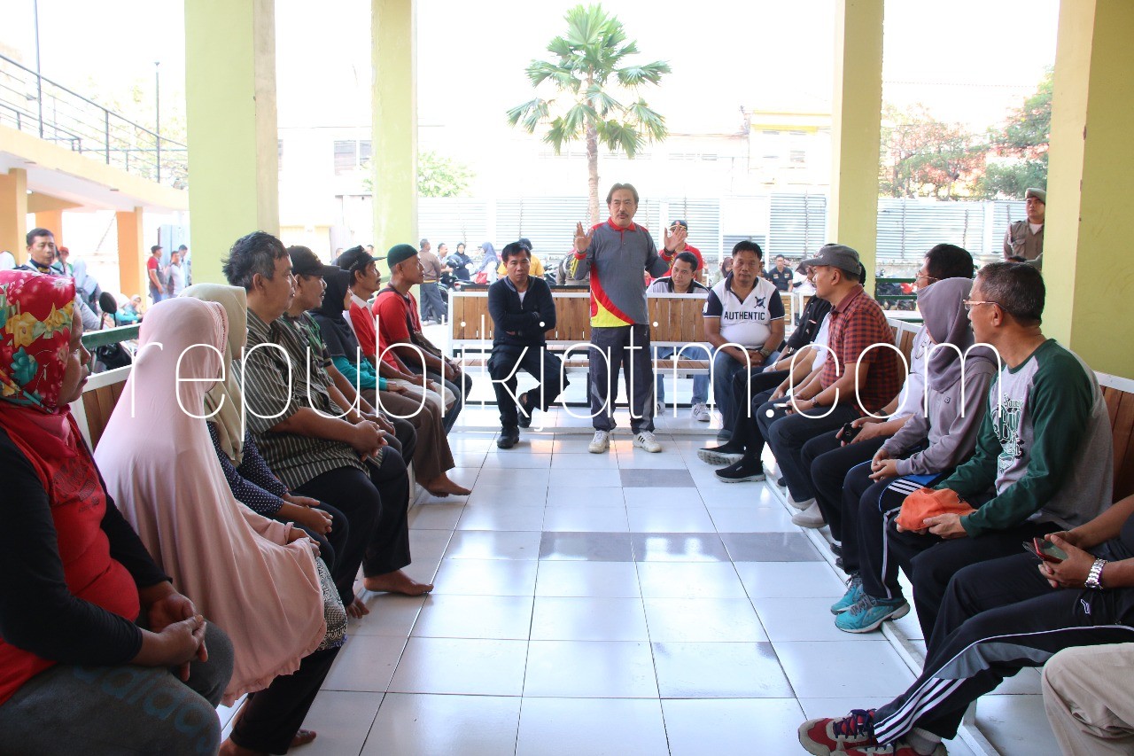 SEGERA DITEMPATI - Wakil Bupati Sidoarjo, Nur Ahmad Syaifuddin memaparkan rencana ditempatinya sentra PKL di JL Gajahmada, Sidoarjo untuk mengurangi angka kemacetan, Jumat (20/07/2018).