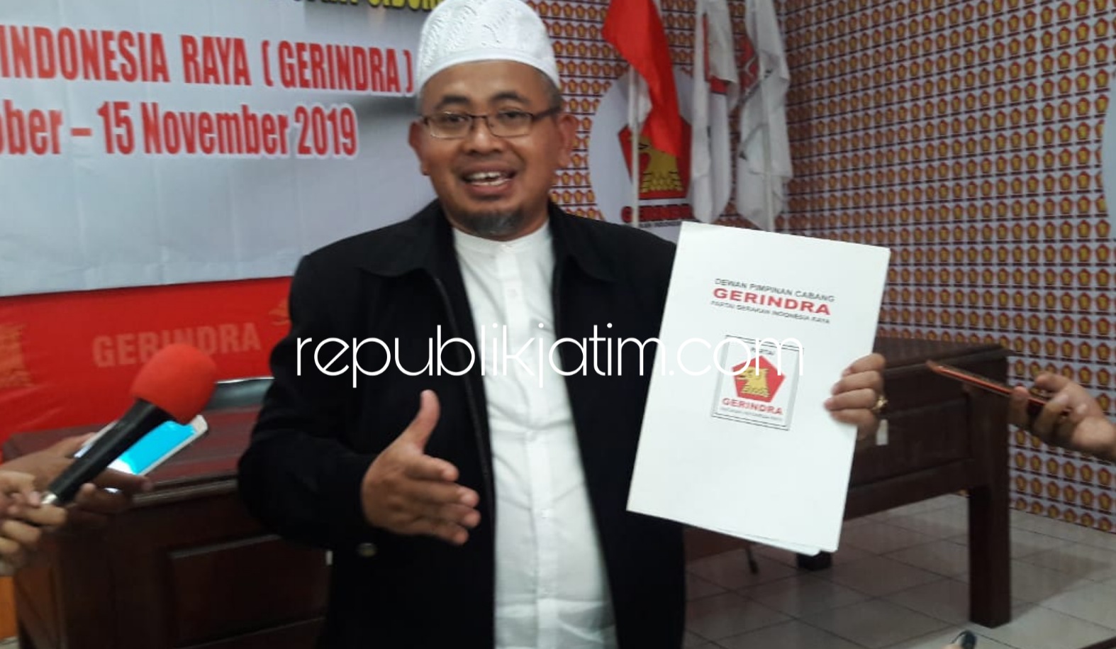 Bacabup Perseorangan (Independen) Sidoarjo, Agung Sudiyono yang sempat mendaftar di Partai Gerindra dan ke KPU Sidoarjo beberapa waktu lalu, kini mengundurkan diri dari perhelatan Pilkada di Sidoarjo.