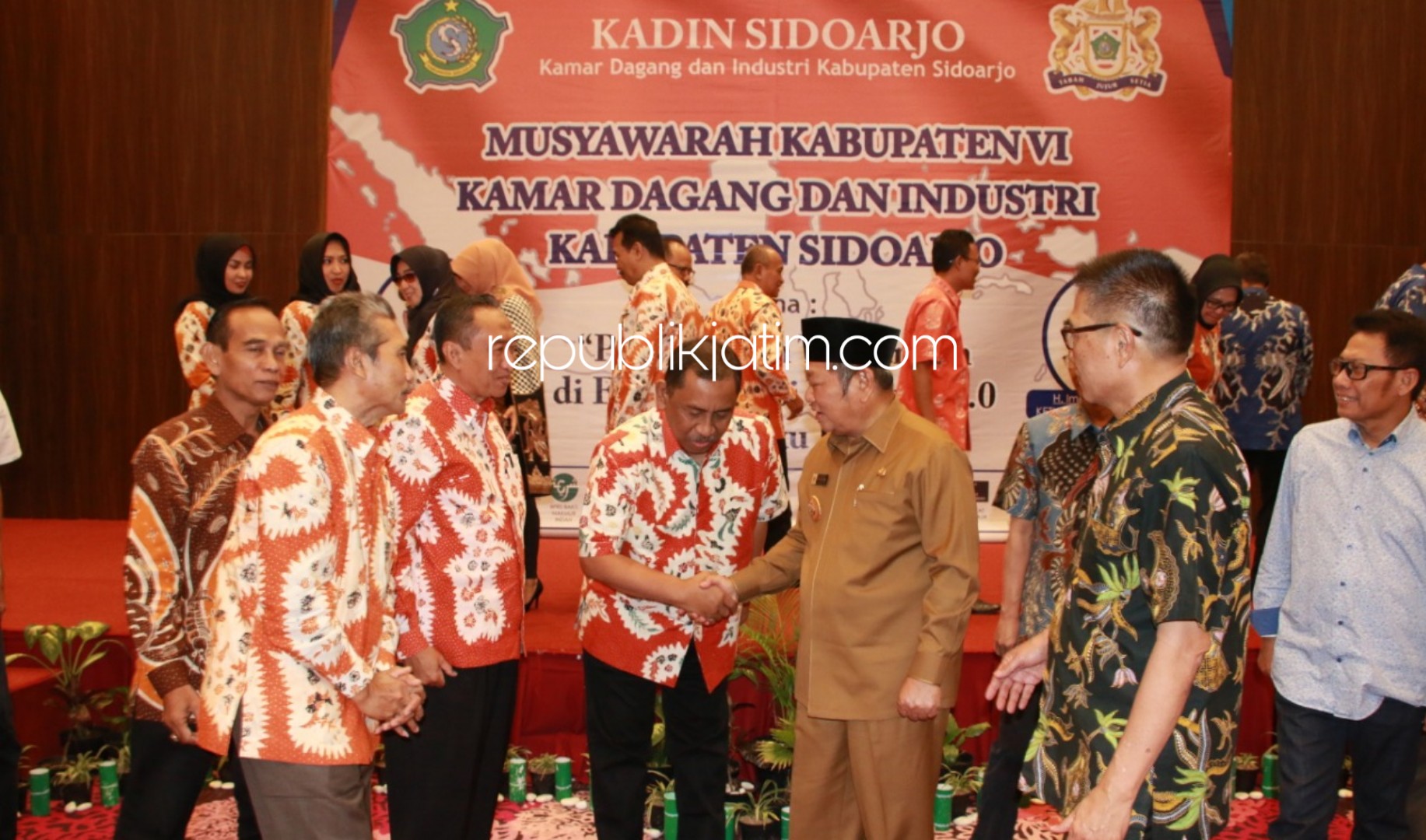 BUKA - Bupati Sidoarjo, Saiful Ilah membuka acara Muskab Kadin Sidoarjo ke VI yang digelar di Favehotel, Sidoarjo, Rabu (24/07/2019).