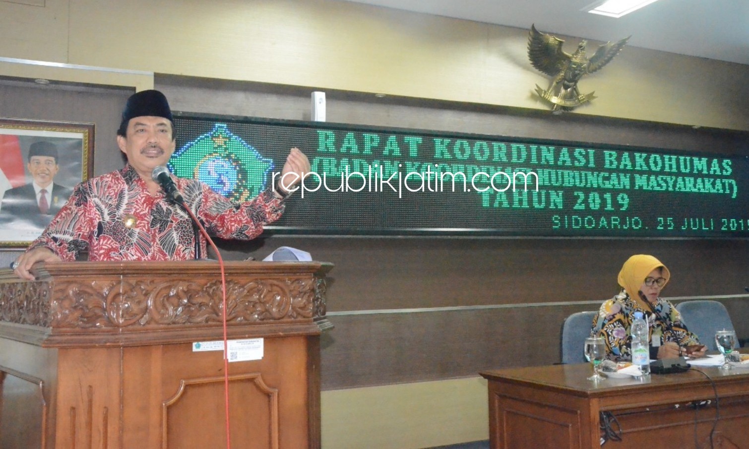 BUKA - Wabup Sidoarjo, Nur Ahmad Syaifuddin membuka acara Badan Koordinasi Hubungan Masyarakat (Bakohumas) yang dinakodai Dinas Kominfo Pemkab Sidoarjo di Ruang Rapat Delta Karya, Pemkab Sidoarjo, Kamis (25/07/2019).