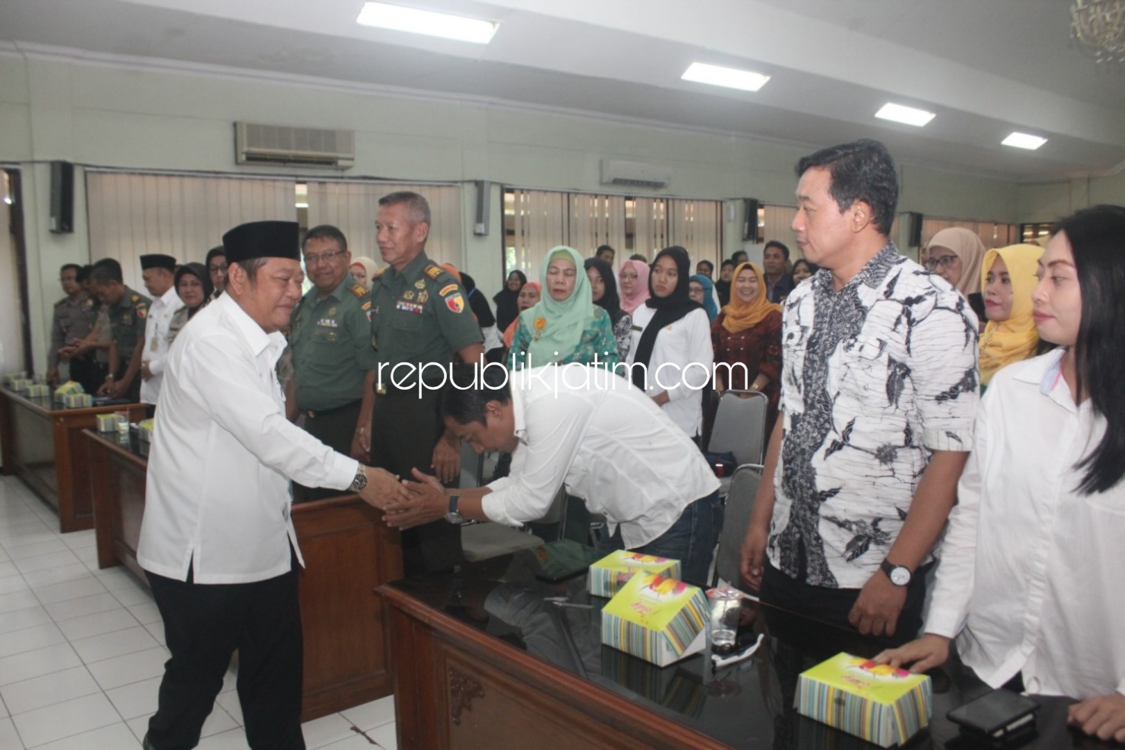 TARGETKAN - Bupati Sidoarjo, Saiful Ilah menargetkan Sidoarjo meraih penghargaan Swasti Saba Wiwerda (Pembinaan) dalam program Kabupaten/Kota Sehat 2019 dengan mengajak semua pihak terlibat mendukung target itu, Rabu (31/07/2019).