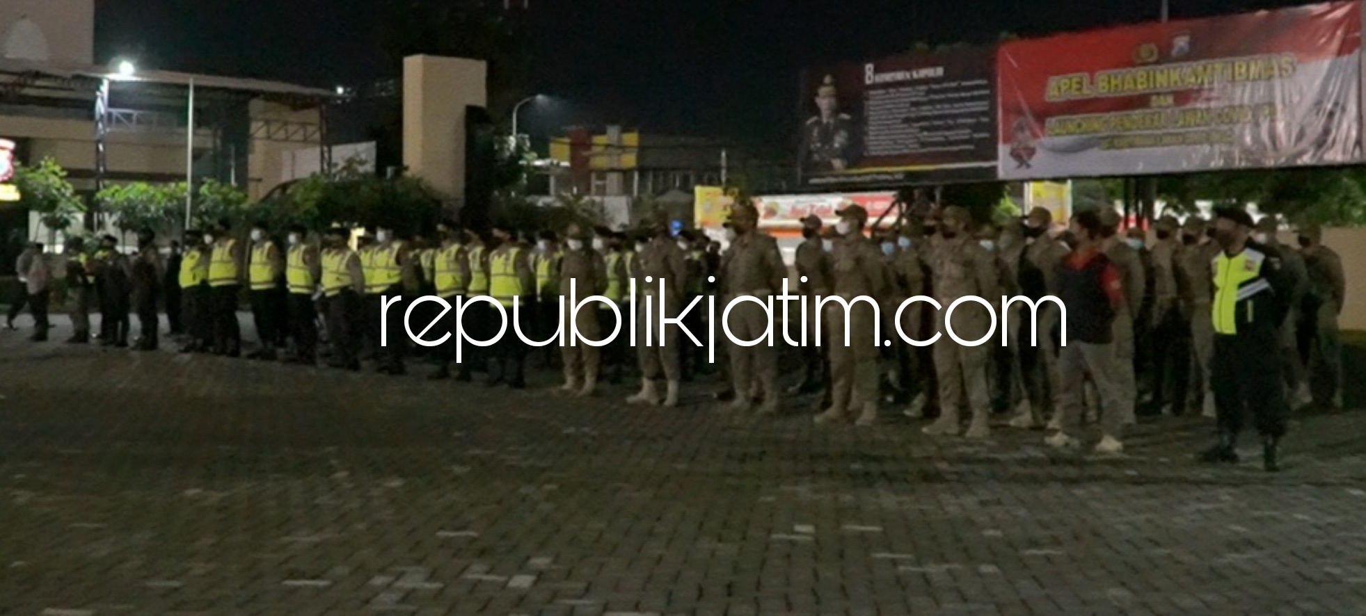 TAMBAH PERSONEL - Anggota dan pimpinan DPRD Sidoarjo mendorong penambahan personel Satpol PP Pemkab Sidoarjo sekitar 100 orang di Tahun 2022 karena sekarang masih minim dan kekurangan personel.