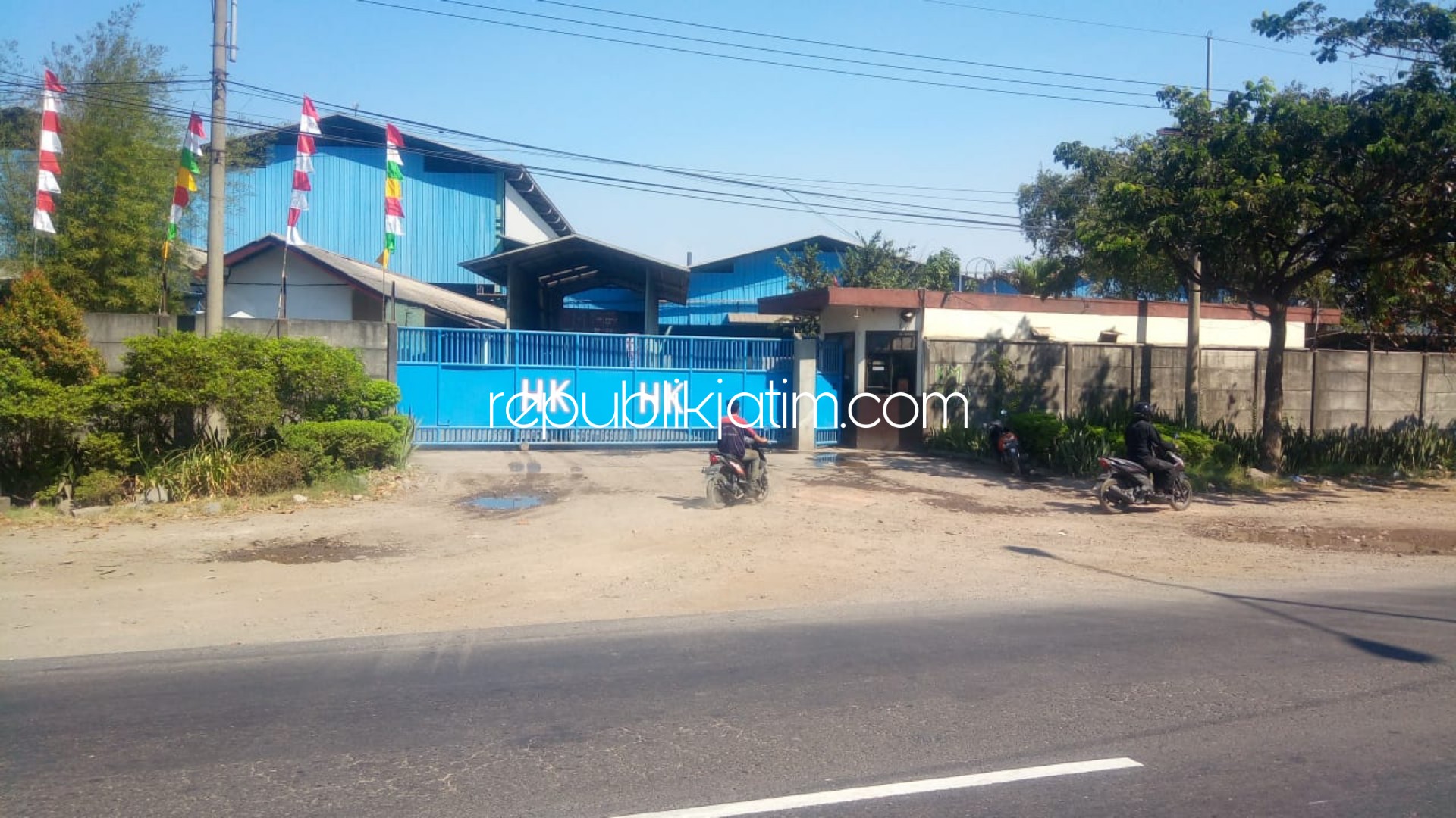 TKP - PT Hasil Karya Krian menjadi Tempat Kejadian Perkara (TKP) perampasan uang Rp 407 juta yang diduga dilakukan sekawanan perampok, Jumat (02/08/2019).