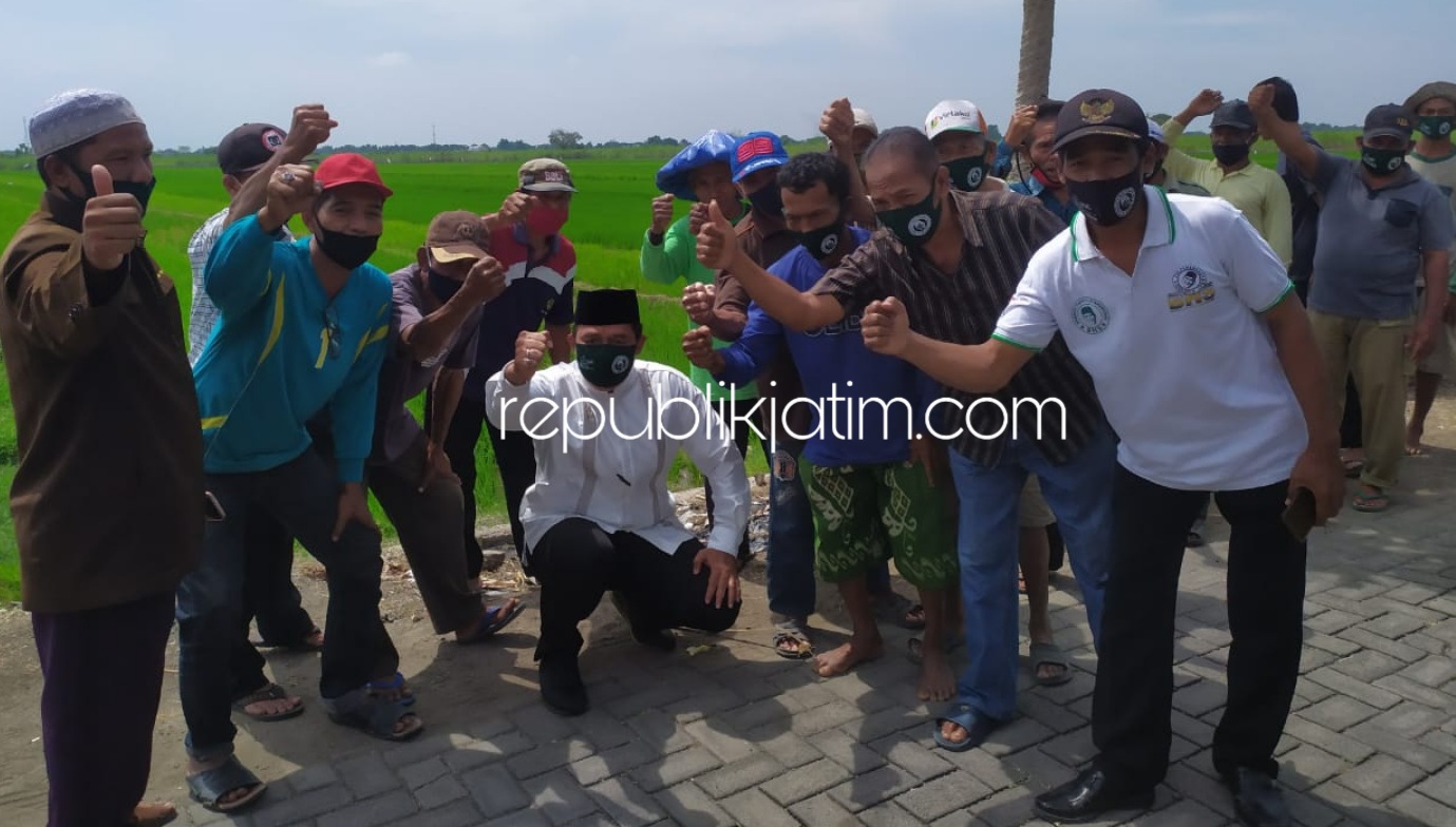 KELUHAN - Puluhan petani asal Dusun Balongjarak, Desa Balonggarut, Kecamatan Krembung, Sidoarjo mengeluh ke Bacabup Bambang Haryo Soekartono (BHS) karena kekurangan pasokan air dan setahun hanya panen sekali, Selasa (04/08/2020).