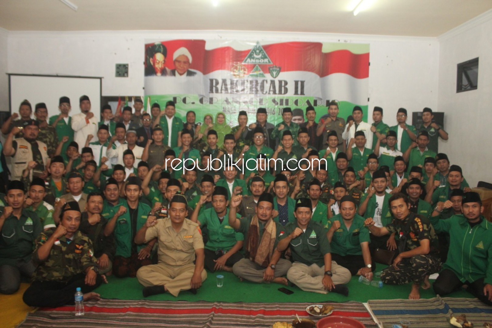 RAKER - Bupati Sidoarjo, Saiful Ilah didampingi Wabup Sidoarjo, Nur Ahmad Syaifuddin menghadiri Rapat Kerja (Raker) ke II GP Ansor Sidoarjo yang digelar di Villa Siloam Trawas Mojokerto, Sabtu (03/08/2019) malam.
