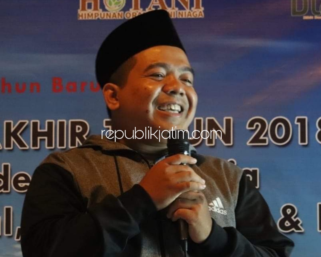 PAPARAN - Pengamat Kebijakan Publik dari Universitas Pasundan, Khoiril Anwar memberi paparan saat diskusi bertajuk Apa dan Bagaimana Omnibuslaw RUU Cipta Kerja Memberdayakan UMKM di Bandung, Rabu (05/07/2020).