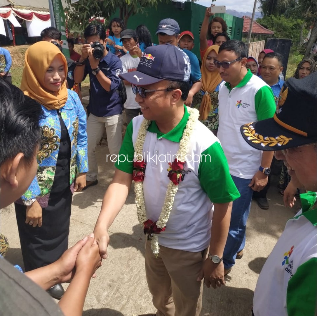 BURSA - Sekjen Kemdes PDTT, Anwar Sanusi membuka Bursa Inovasi Desa (BID) Cluster I di parkir Wisata Sendang Bulus Desa Pager, Kecamatan Bungkal, Ponorogo, Minggu (04/08/2019).