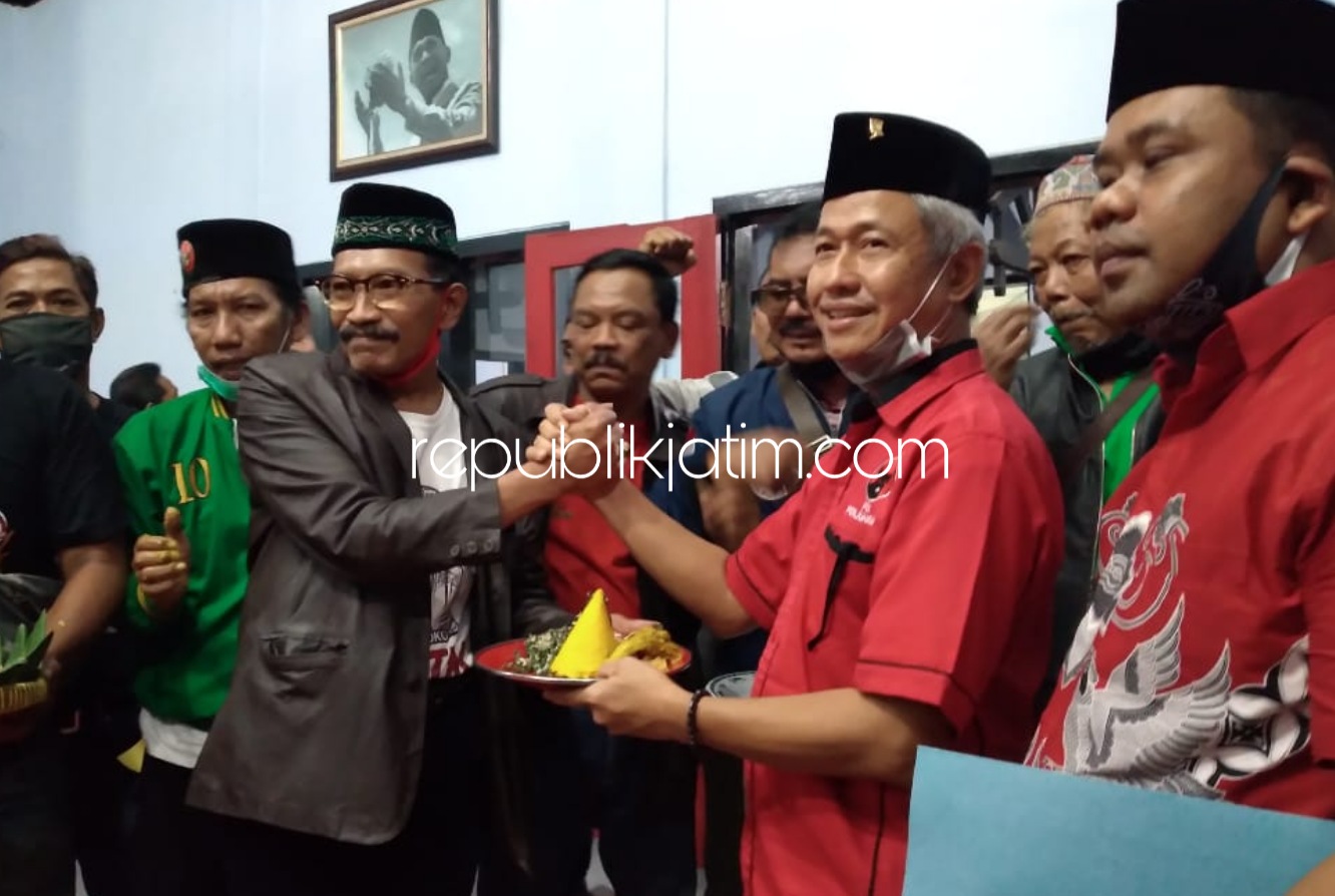 KOMPAK - Kekompakan relawan Sugiri Sancoko dalam acara doa bersama dengan Ketua Relawan dan Ketua DPC PDIP Ponorogo, Sabtu (08/08/2020) malam.