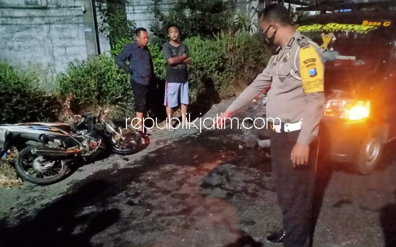 TEWAS - Dua perempuan tewas dalam kecelakaan motor tabrak pikup di JL Raya Desa Panjunan, Kecamatan Sukodono, Sidoarjo, Minggu (09/08/2020) dini hari.