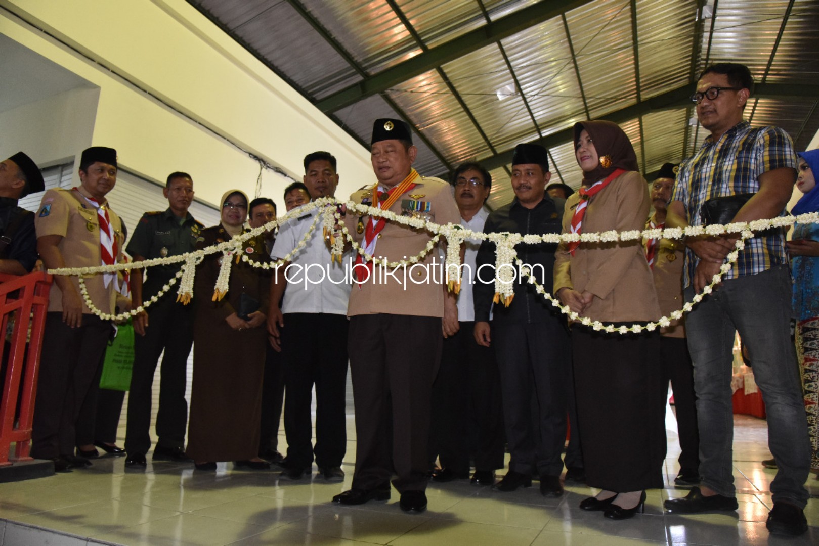 RESMIKAN - Bupati Sidoarjo, Saiful Ilah meresmikan Pasar Tulangan yang baru selesai dibangun menggunakan sistem BTO, Rabu (14/08/2019).
