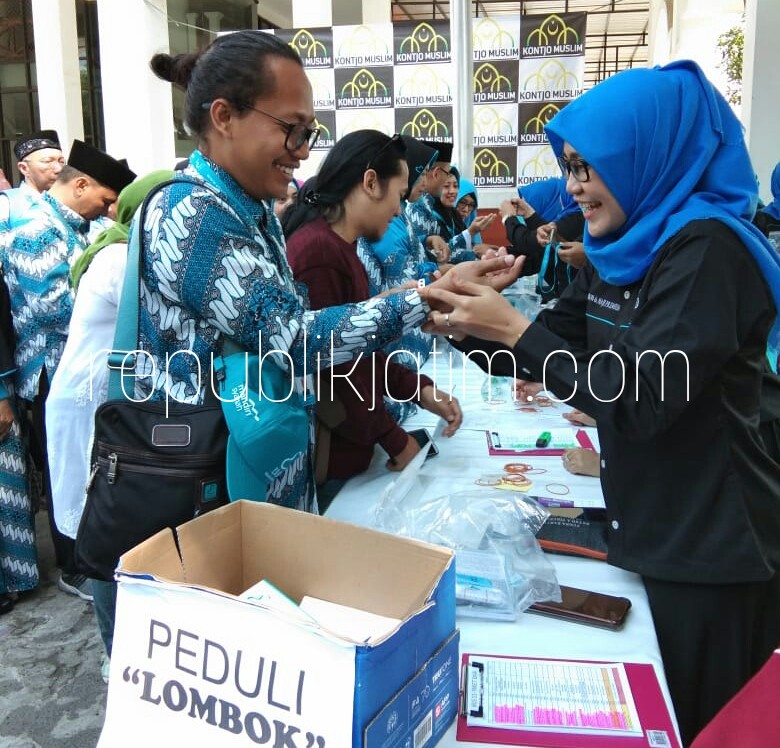 DIBERANGKATKAN - Sebanyak 340 CJH Plus dari Ebad Wisata dan Diva Wisata berangkat ke tanah Suci Makkah dengan berkumpul di Masjis Al Ikhlas Puspenerbal dekat Terminal II Bandara Internasional Juanda, Rabu (15/08/2018).