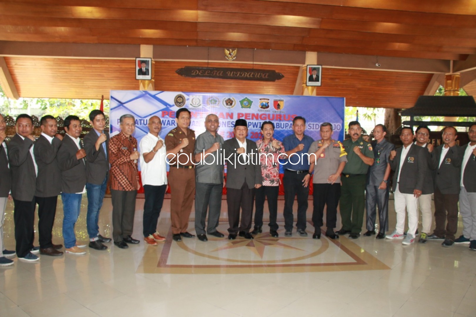 DILANTIK - Pengurus PWI Sidoarjo periode 2019 - 2022 dilantik di Pendopo Delta Wibawa Sidoarjo, Kamis (15/08/2019).