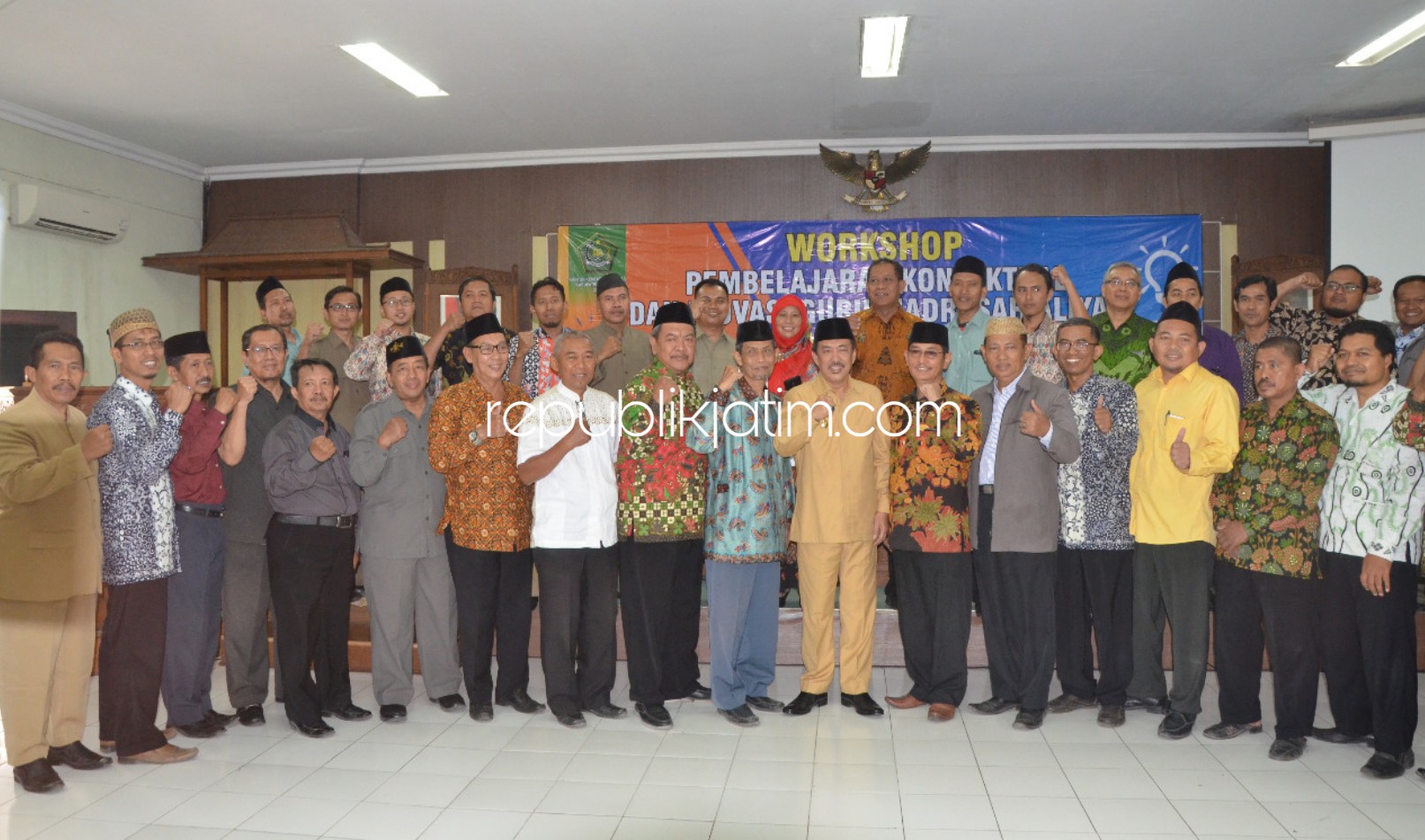 WORKSHOP - Wabup Sidoarjo, Nur Ahmad Syaifuddin membuka workshop Madrasah Aliyah Swasta Sidoarjo (Masda) di Aula Delta Graha Lantai 3 Gedung Pemkab Sidoarjo, Senin (19/08/2019).