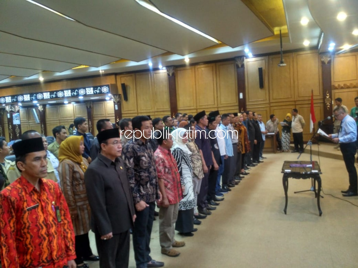 GLADI - Sebanyak 40 anggota DPRD Sidoarjo periode 2019 - 2024 mengikuti gladi yang digelar di ruang Paripurna DPRD Sidoarjo, Senin (19/08/2019).