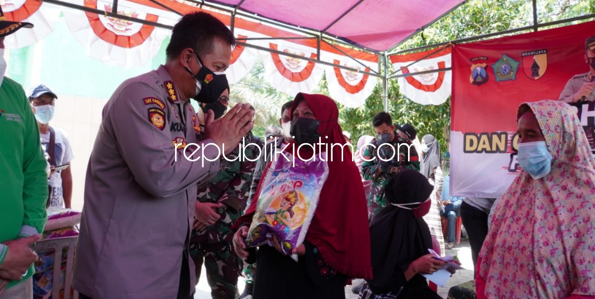 CEK - Kapolresta Sidoarjo Kombes Pol Kusumo Wahyu Bintoro, Wabup Sidoarjo Subandi dan Dandim 0816 Sidoarjo mengecek pelaksanaan vaksinasi di kampung terpencil Dusun Kepetingan, Kelurahan Sawohan, Kecamatan Buduran, Sidoarjo, Sabtu (21/08/2021).