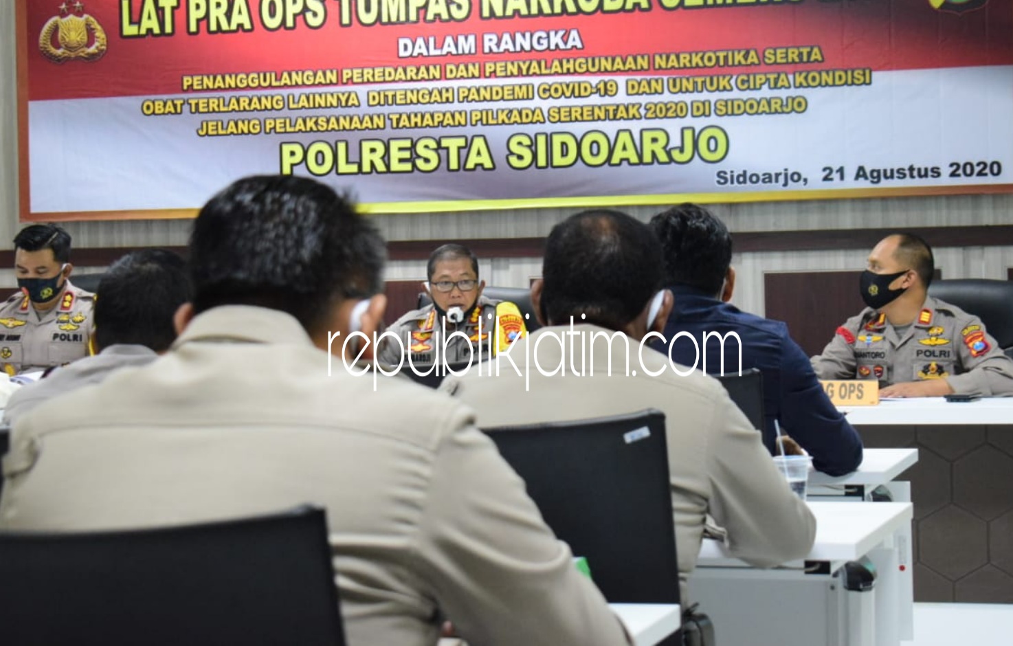 TUMPAS - Persiapan operasi Tumpas Narkoba dilakukan Polresta Sidoarjo beserta jajaran ditandai Latihan Pra Operasi (Latpraops) Tumpas Narkoba Semeru yang dipimpin Kapolresta Sidoarjo Kombes Pol Sumardji, Jumat (21/08/2020).