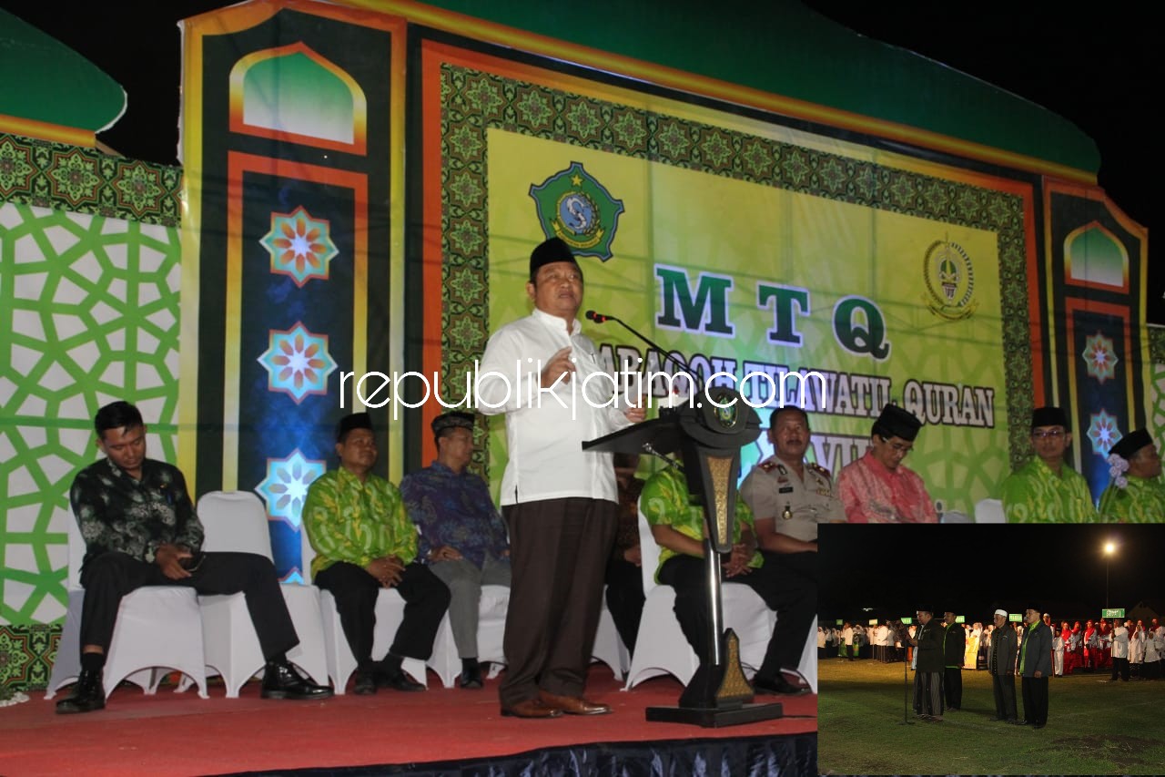 PEMBUKAAN - Bupati Sidoarjo, Saiful Ilah membuka acara Musabaqoh Tilawatil Quran (MTQ) XXVIII yang diikuti 535 peserta di Stadion Jenggolo, Sidoarjo, Jumat (24/08/2018) malam.
