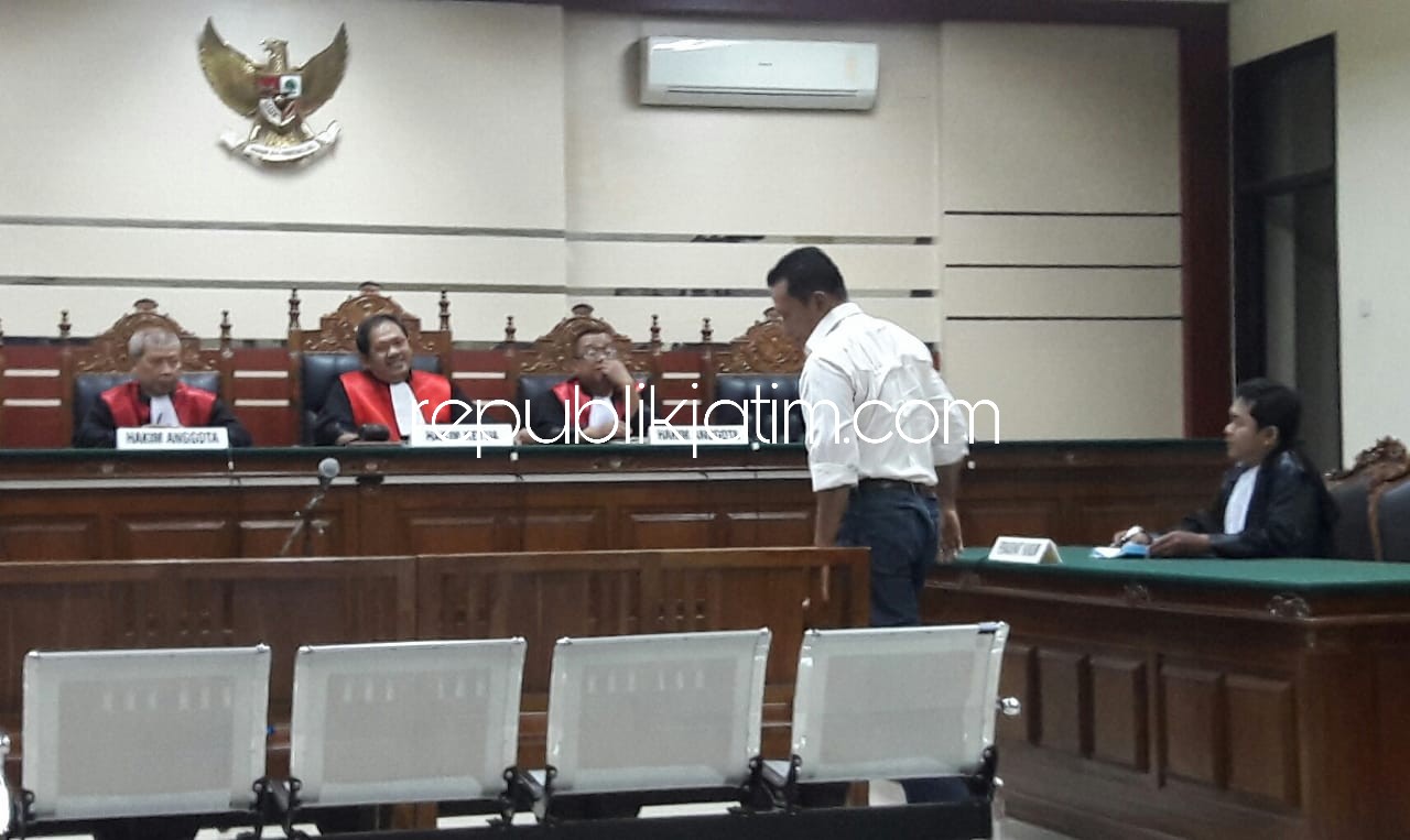 LEBIH BERAT - Terpidana, Sunarto divonis lebih berat daripada putusan pengadilan tingkat pertama dan Pengadilan Tinggi lantara Mahkamah Agung (MA) memvonis terpidana penjual TKD ini 6 tahun penjara denda Rp 200 juta subsider 6 bulan penjara.