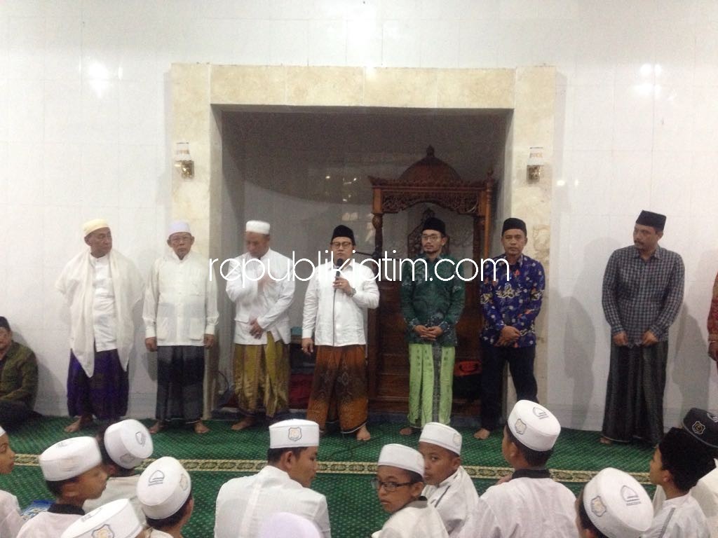 DUKUNGAN - Ketua Umum PKB, Muhaimin Iskandar meminta dukungan para kiai dan santri untuk mendukung KH Ma’ruf Amin di Ponpes Al Khozini Buduran, Sidoarjo, Sabtu (01/09/2018).