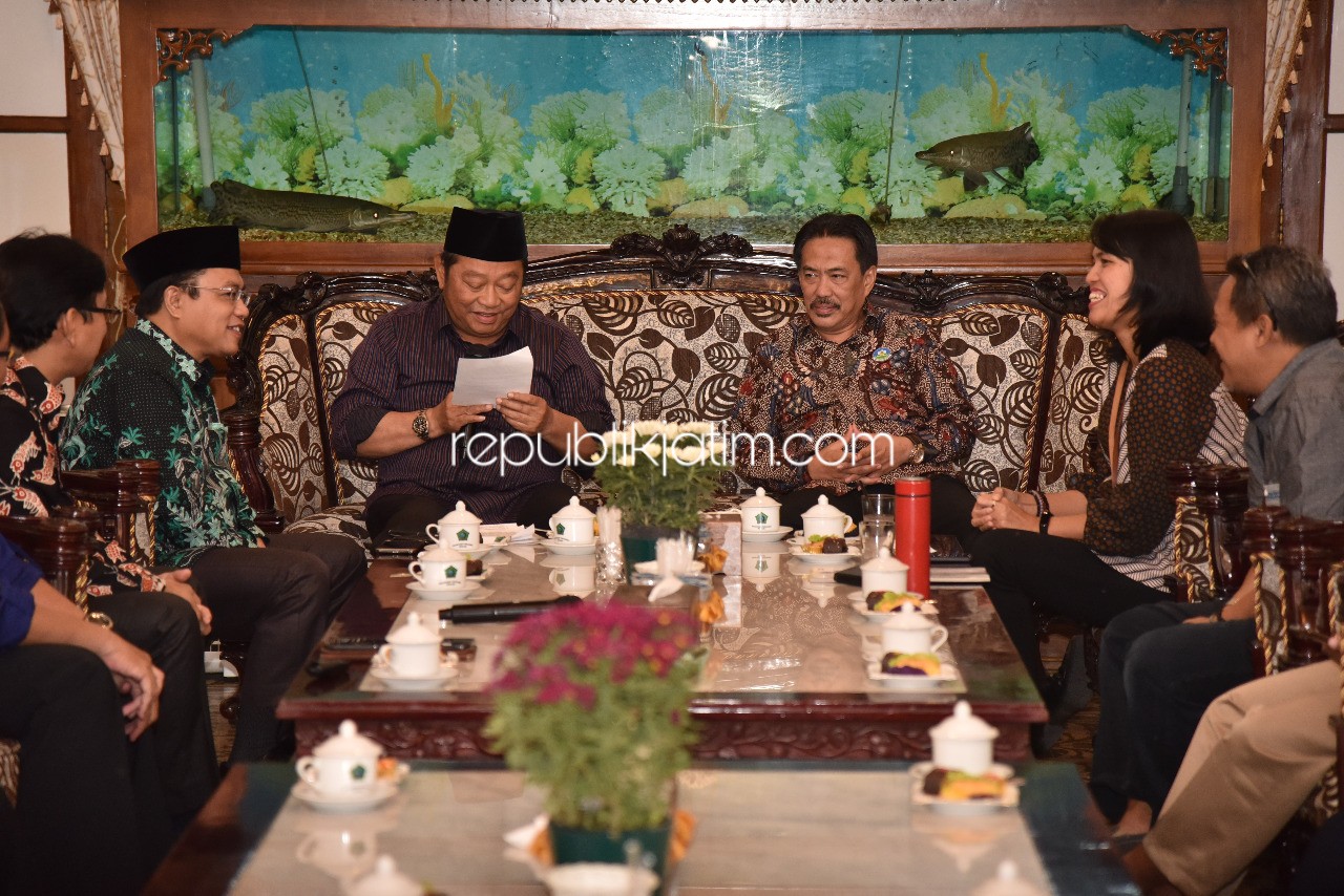OPTIMIS - Bupati Sidoarjo, Saiful Ilah optimis bakal meraih penghargaan Swasti Saba Wiwerda saat menerima kunjungan Tim Verifikasi Kabupaten/Kota Sehat Tingkat Nasional di Pendopo Delta Wibawa, Rabu (04/09/2019) malam.