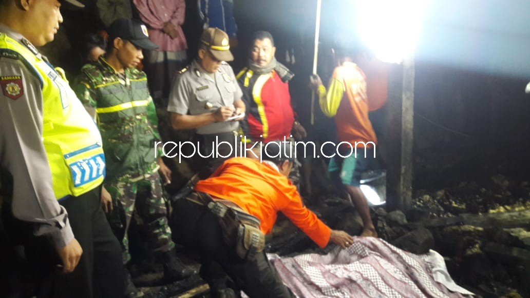 TEWAS - Sutirah (75) warga Dusun Krajan, Desa Pomahan, Kecamatan Pulung, Ponorogo tewas terpanggang bersama kambing dan uang tunai Rp 1 juta saat rumahnya terbakar, Selasa (04/09/2018) malam.