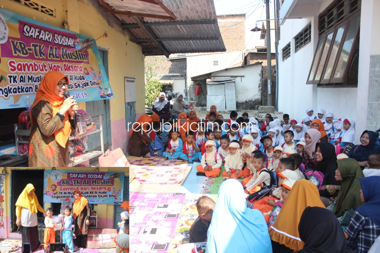 LITERASI - Sejumlah siswa dan siswi TK Al Muslim Waru, Sidoarjo berkunjung ke KB Al Huda Desa Brebek, Kecamatan Waru, Sidoarjo untuk mengkampanyekan literasi pada Hari Aksara Internasional (Hari Literasi), Jumat (06/09/2019).