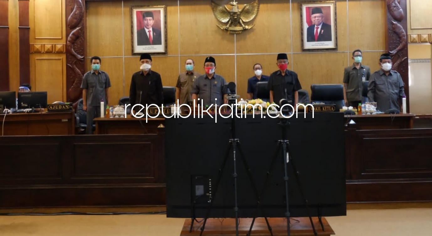 PARIPURNA - Rapat Paripurna Pandangan Umum (PU) Fraksi di DPRD Sidoarjo, Fraksi Gerindra soroti soal pelayanan air bersih di Jabon dan Fraksi PKS soroti soal pemulihan (recovery), Minggu (06/09/2020). Insert foto Jubir PKS, Atok Ashari
