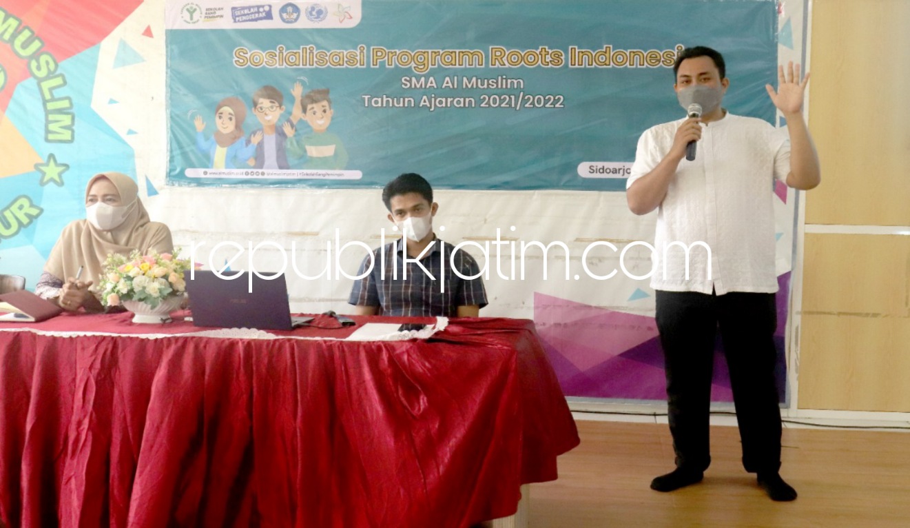SOSIALISASI - Puluhan siswa SMA Al Muslim, Waru, Sidoarjo mendapatkan sosialisasi program roots Indonesia sebagai visi dari pendidikan mewujudkan Indonesia maju yang berdaulat, mandiri, dan bekepribadian, Jumat (10/09/2021).