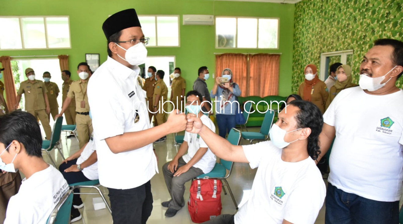 PENUTUPAN - Bupati Sidoarjo, Ahmad Muhdlor Ali (Gus Muhdlor) saat memberi sambutan menutup pelatihan SPA Refleksiologi bagi warga Gedangan, di Kantor Kecamatan Gedangan, Sidoarjo, Senin (13/09/2021).
