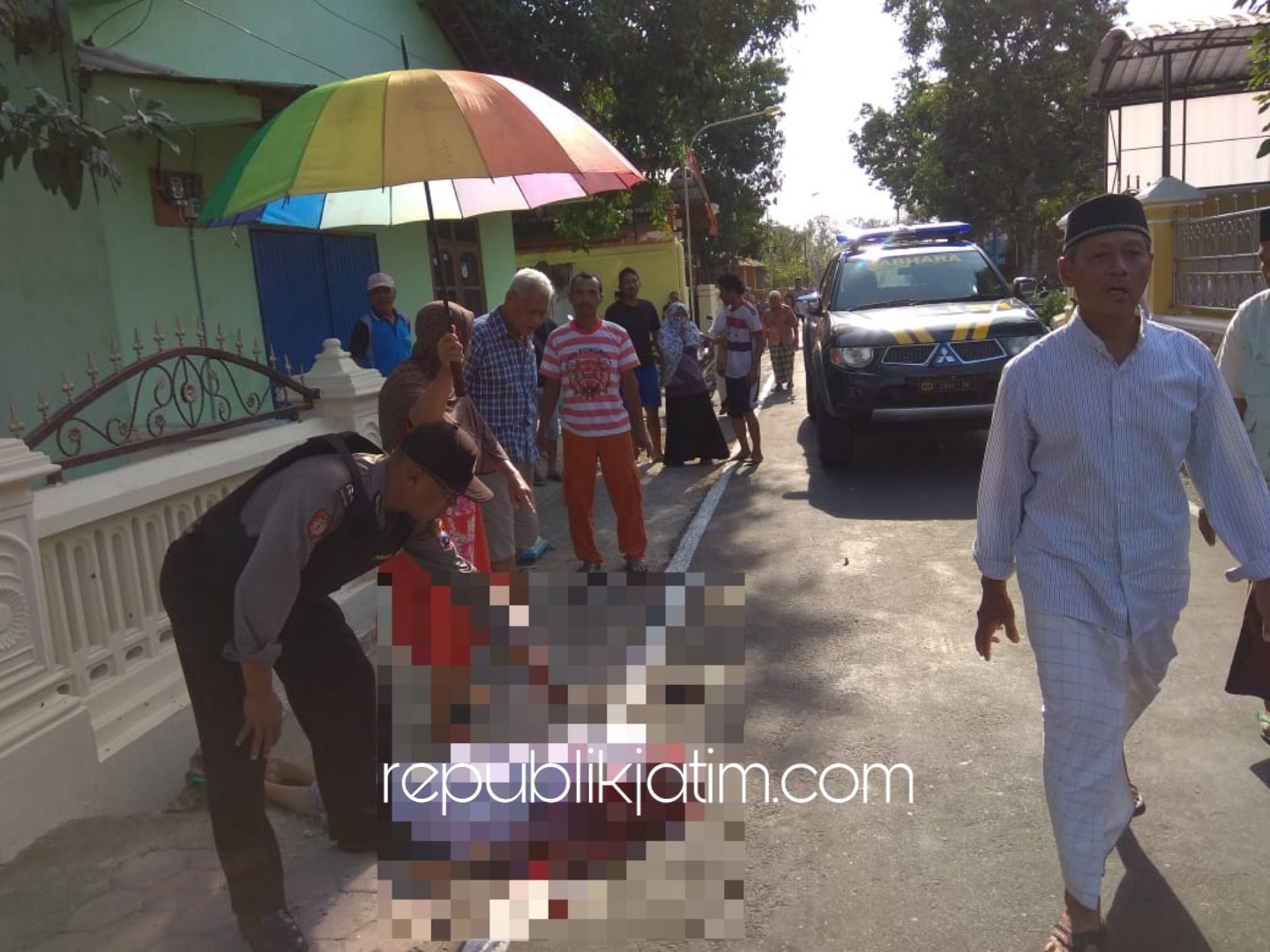 DIKEPRUK - Kondisi Hj Lasmi (75) warga Dusun Josari Kulon, Desa Josari, Kecamatan Jetis, Ponorogo yang dikepruk batu kepalanya oleh tetangganya Mesiran (47) saat hendak sholat Ashar ke mushola terdekat, Kamis (13/09/2018).