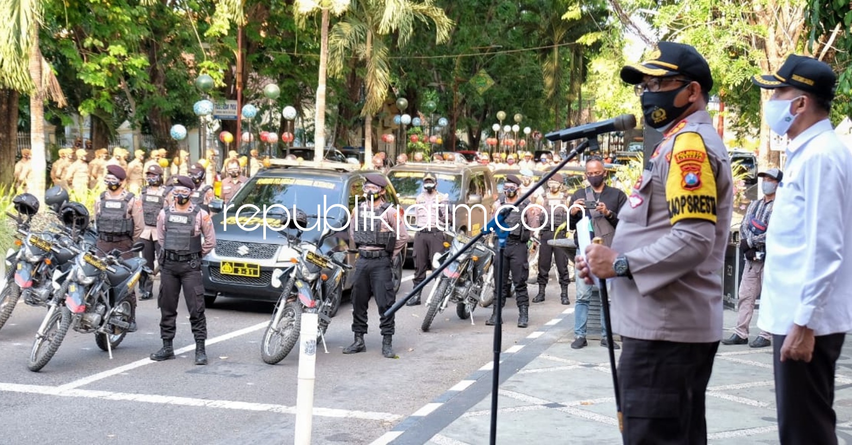 COVID HUNTER - Kapolresta Sidoarjo, Kombes Pol Sumardji dan Plt Bupati Sidoarjo, Achmad Zaini melaunching Covid Hunter di Paseban Alun-Alun Sidoarjo, Rabu (16/09/2020) sore.