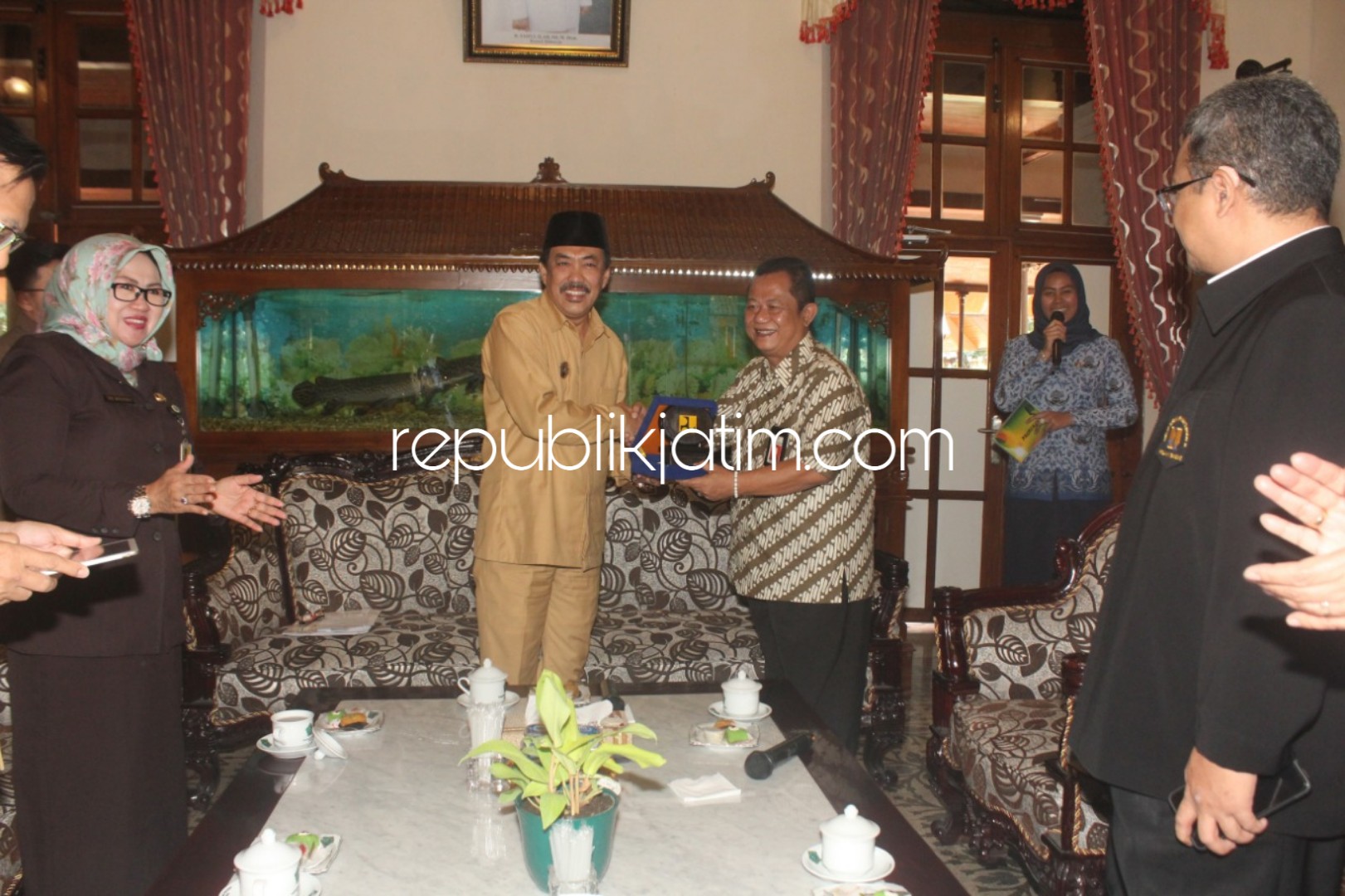 KUNJUNGAN - Sebanyak 13 peserta Diklat Kepemimpinan Tingkat II Angkatan 26 Badan Pengembangan Sumber Daya Manusia Kementerian Pekerjaan Umum dan Perumahan Rakyat (BPSDM PUPR) Visitasi Kepemimpinan Nasional diterima Wabup, Nur Ahmad S, Senin (17/09/2018).