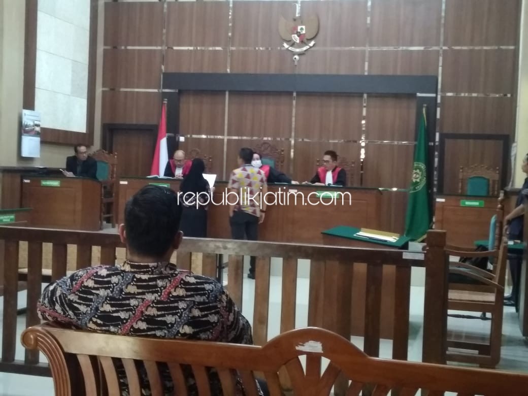 GUGAT - Nasabah BRI Cabang Ponorogo, Didin Irianawati warga JL Sulawesi, Ponorogo menggugat BRI Cabang Ponorogo di Pengadilan Negeri Ponorogo, Selasa (17/09/2019).