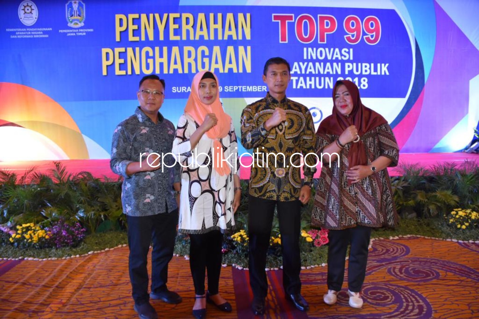 RAIH PENGHARGAAN - SKCK Online dan SKCK Keliling Online, Polresta Sidoarjo berhasil meraih penghargaan Kemenpan RB) dalam Top 99 Sistem Inovasi Pelayanan Publik (Sinovik), di Surabaya, Rabu (20/09/2018) malam.