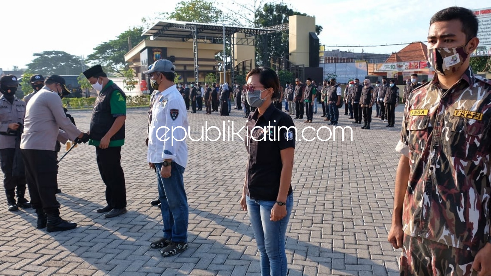 SATGAS - Kapolresta Sidoarjo Kombes Pol Sumardji meluncurkan Satgas Komunitas Protokol Kesehatan Sidoarjo untuk massifkan gerakan disiplin protokol kesehatan, Selasa (22/09/2020) sore.