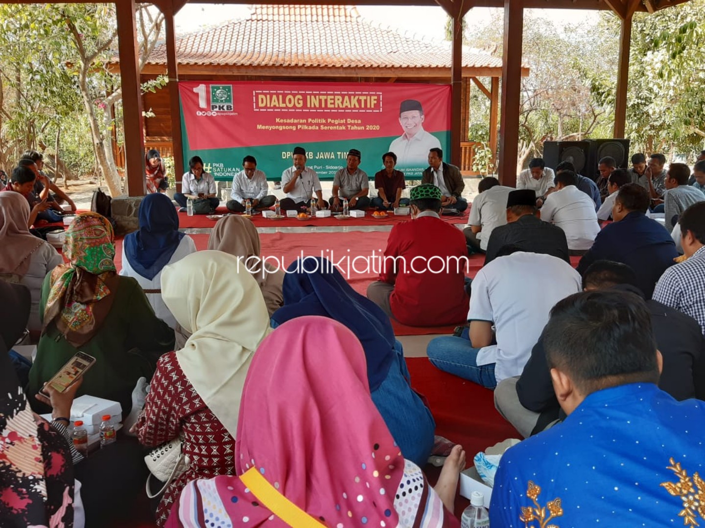 DIALOG INTERAKTIF - Menjelang Pilkada 2020, Dewan Pengurus Wilayah (DPW) PKB Jatim menggelar diskusi dan dialog interaktif dengan perwakilan RT/RW dan pegiat desa se Sidoarjo di Tanjung Puri, Rabu (25/09/2019).
