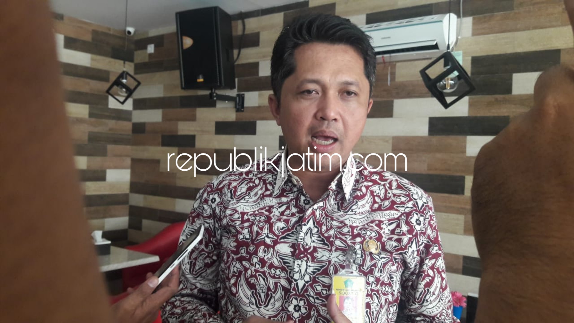 Kepala Dinas Penanaman Modal dan Pelayanan Terpadu Satu Pintu (DPMPTSP) Pemkab Sidoarjo, Ari Suryono