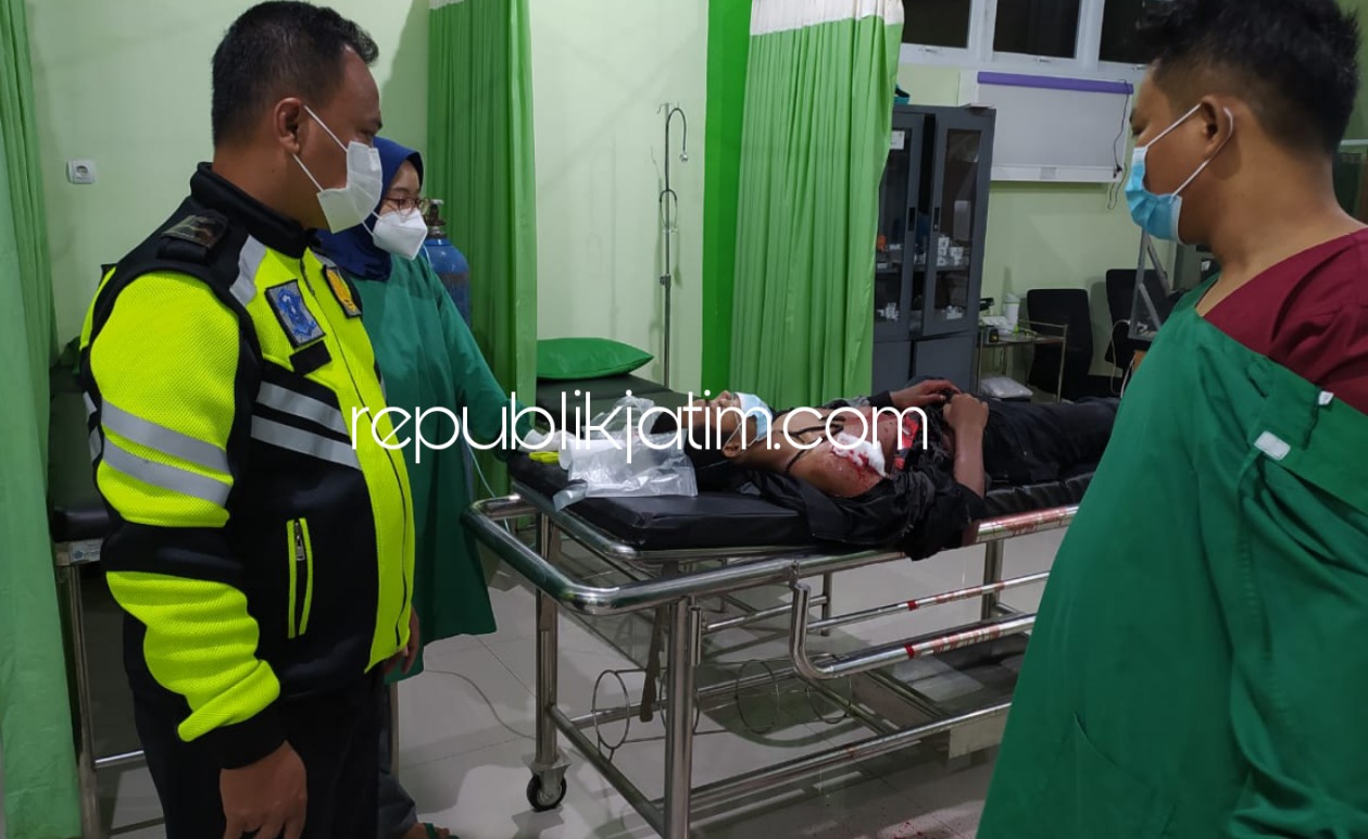 DIRAWAT - Kondisi korban pengeroyokan dan penusukan, RVI (16) saat masih dirawat di RSU Anwar Medika Balongbendo, Sidoarjo, Sabtu (25/09/2021).