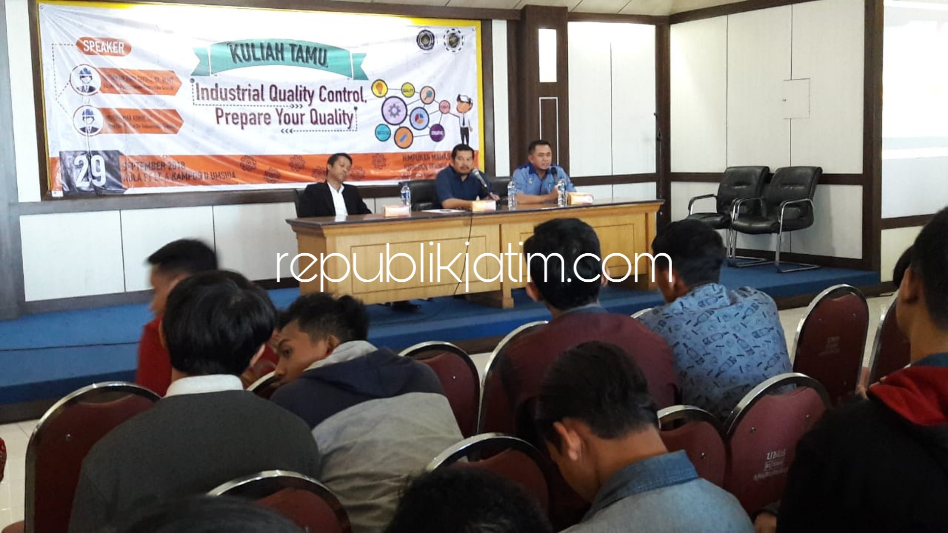 KULIAH TAMU - Fakultas Teknik, Universitas Muhammadiyah Sidoarjo (Umsida) menggelar kuliah tamu dengan menghadirkan para praktisi di kampus II JL Raya Keramaian, Kecamatan Candi, Sidoarjo, Sabtu (29/09/2018).