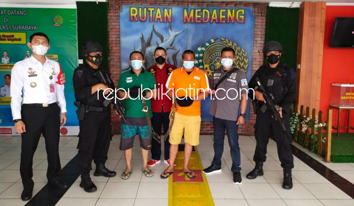 PEMINDAHAN - Rutan Kelas I Surabaya di Medaeng, Kecamatan Waru, Sidoarjo ikut mengawal pemindahan Bandar Narkoba, Saleh Kurap yang sempat kabur dari Lapas Pontianak ke Lapas Khusus Karanganyar di Nusa Kambangan, Jumat (01/10/2021).