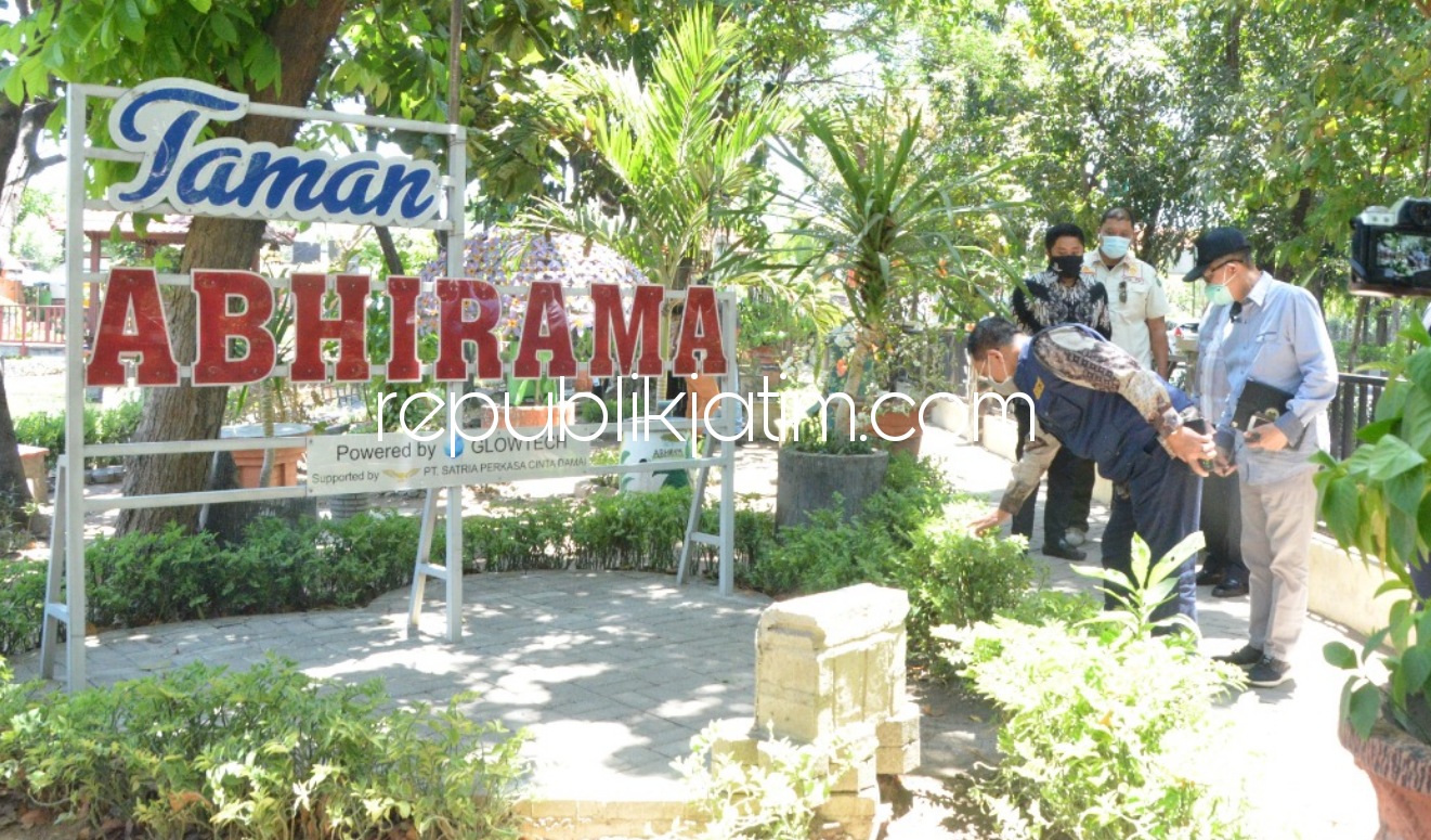 SIDAK - Pj Bupati Sidoarjo, Hudiyono menggelar Inspeksi Mendadak (Sidak) ke Taman Abhirama di JL Ponti, Sidoarjo, Sabtu (03/10/2020). 