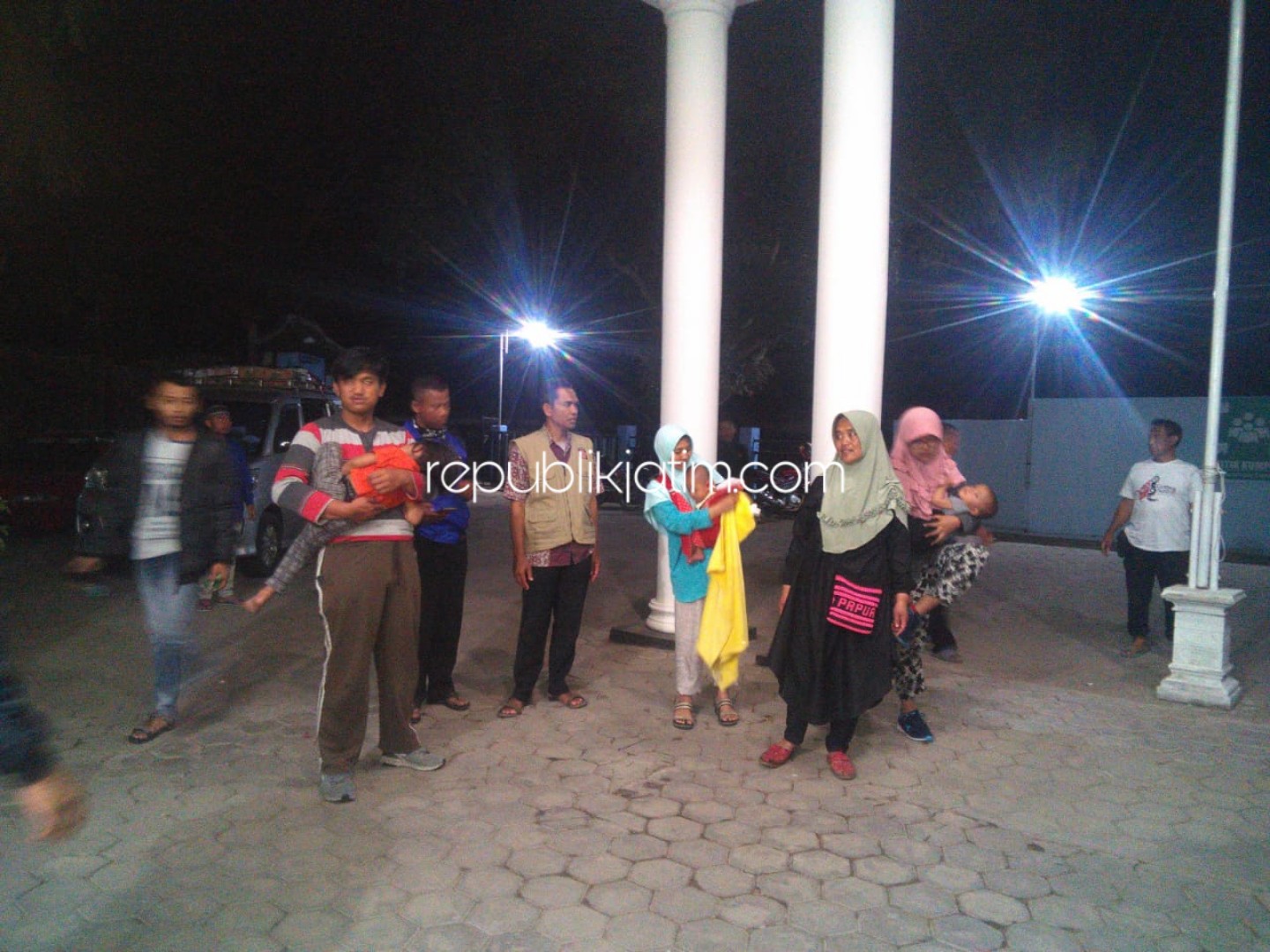 TIBA - Sebanyak 7 keluarga pengungsi asal Ponorogo dipulangkan dari Wamena, Papua, Rabu (02/10/2019) malam.