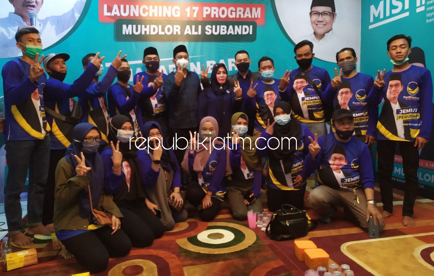 PAPARAN - Cabup Sidoarjo 2020, Ahmad Mudlor Ali (Gus Muhdlor) memberikan paparan dan semangat kepada pengurus Nasdem 3 kecamatan di Posko Pemenangan Gus Muhdlor - Subandi Perum Taman Pinang Indah (TPI) Sidoarjo, Selasa (06/10/2020) sore.