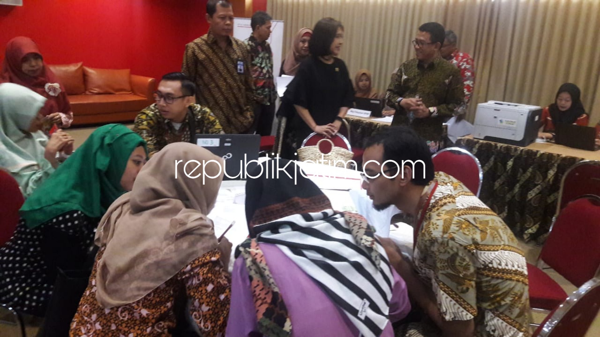 MEMBUKA - Kepala Kantor Wilayah (Kanwil) Direktorat Jenderal Pajak (DJP) Jatim II, Neilmaldrin Noor membuka acara Penyuluhan Terpadu UMKM se Sidoarjo di kantornya, Kamis (11/10/2018).
