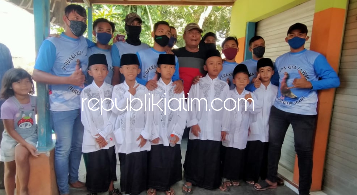 KHITAN MASSAL - Enam anak dari keluarga kurang mampu asal Dusun/Desa Tempel, Kecamatan Krian, Sidoarjo mengikuti khitan massal, Minggu (11/10/2020).